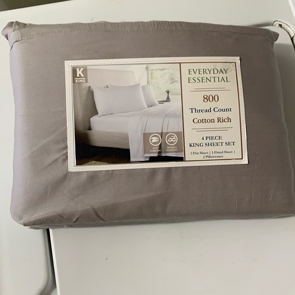NWT Everyday Essentials King Sheet set
